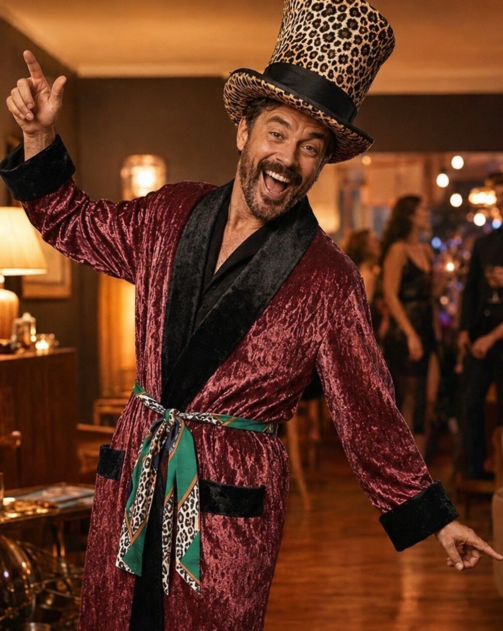 Ntrigue Mens Crushed Velvet Smoking Robe Costume Burgundy Black 42-48 Belt